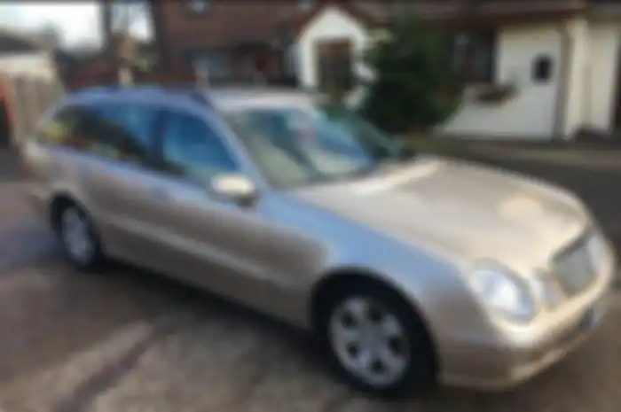 Wow Lelang Mercedes-Benz E270 Harganya Beda Sedikit dengan Honda PCX 160, Minat Bro?