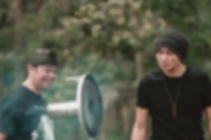 Sebelum ditangkap karena narkoba, Anji sempat mengunggah konten video musik dari penyanyi ini di akun Instagramnya.