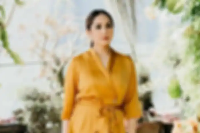 Bikin heboh netizen, Intip potret cantik Nagita Slavina saat pamer Baby Bump seraya berbalut gaun mewah warna biru. 