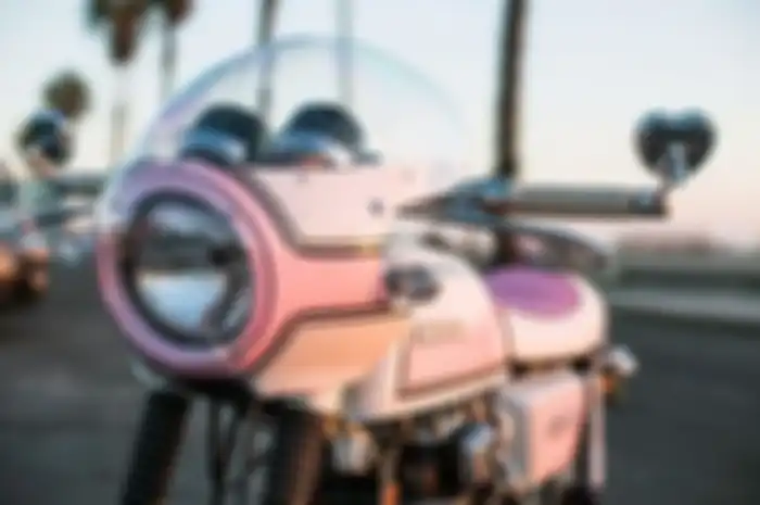 Honda CB200T kena modifikasi bergaya cafe racer retro pinky.