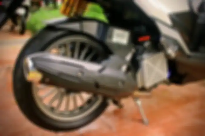 Ilustrasi. Kira-kira kenapa sih knalpot motor ada di sebelah kanan? Yuk simak alasannya bro!