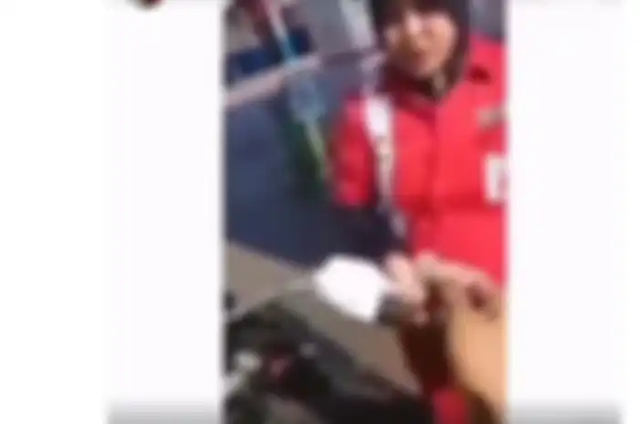 Bikin kaget pemotor beli bensin di SPBU cuma Rp 1.000, pihak Pertamina bilang begini.