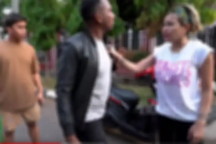 Nikita Mirzani dan pria mengaku debt collector mau adu jotos