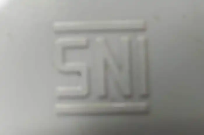 Logo SNI harus berupa embos atau cetakan, bukan berupa stiker atau tinta 