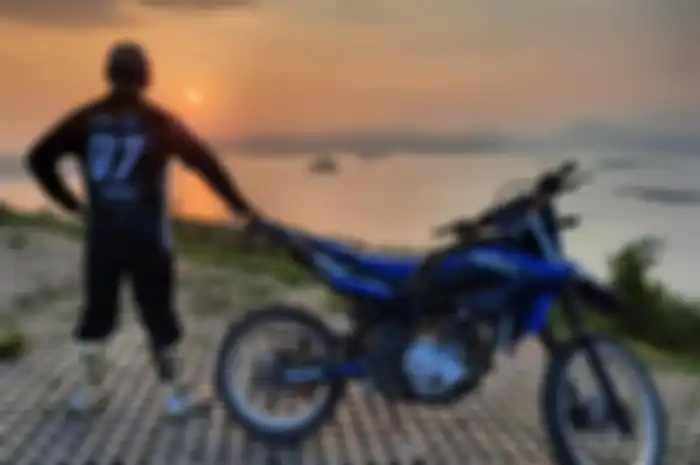 Tuntaskan penasaran, biker ini asyik terabasan naik WR 155 R sampai ke trek wisata, wah mantap betul!