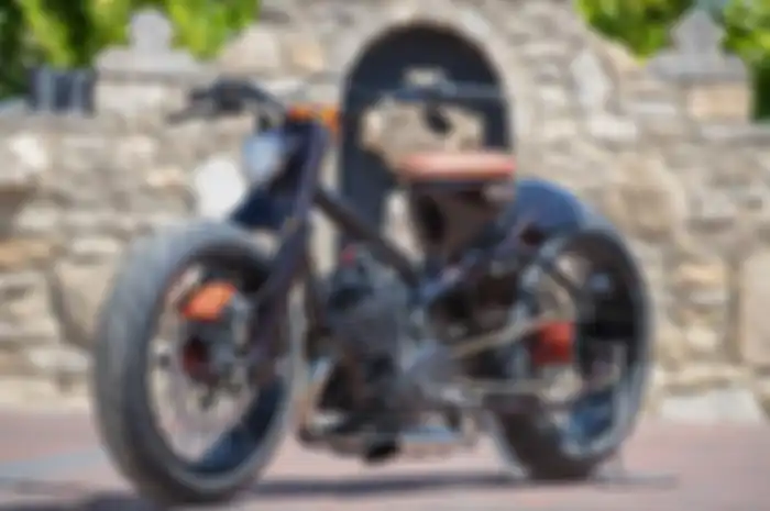 Modifikasi street cub berbodi Honda C70 pakai mesin 2-tak Yamaha DT250MX.