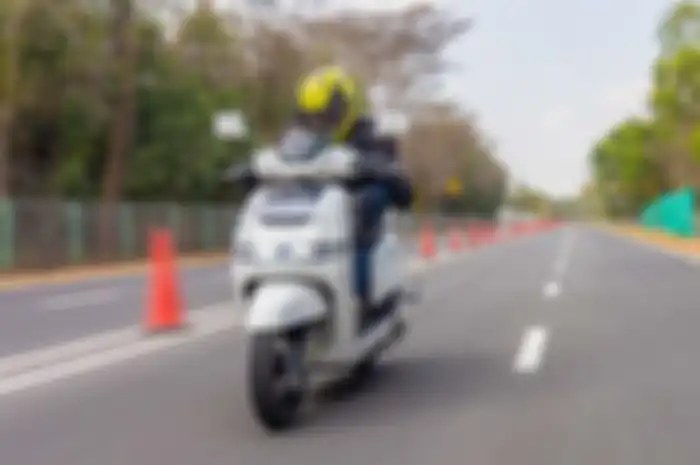 Motor baru ramah lingkungan gak perlu repot isi bensin, harga di bawah Yamaha NMAX fiturnya mantul.