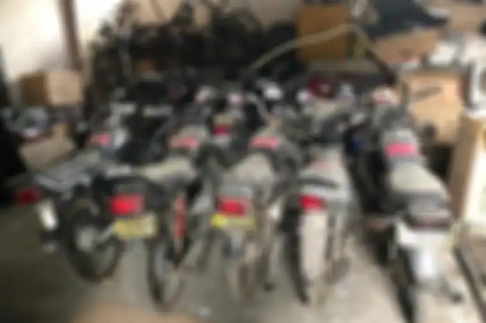 Serbu lelang motor bekas borongan total 14 unit, ada Yamaha RX-King dan Honda GL Max.