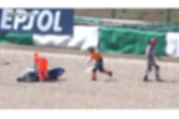 Hasil Race 1 CEV Moto2 Portugal 2021 di sirkuit Algarve, Pembalap Indonesia Dimas Ekky crash.