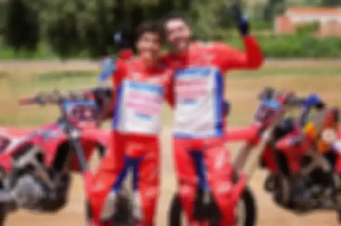 Marc Marquez dan TheGrefg latihan motocross bareng