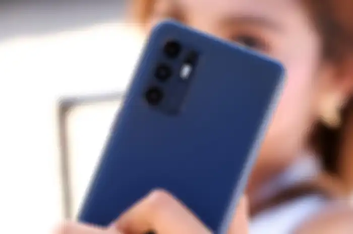 OPPO Reno6 memiliki fitur unggulan portrait yang dapat menangkap gambar dengan efek kedalaman yang rapih