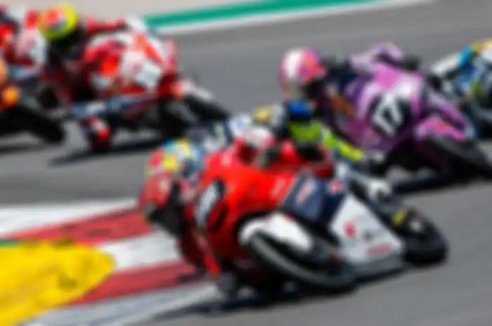 Pembalap Indonesia Mario Suryo Aji tidak finis di CEV Moto3 Portugal 2021 setelah alami crash hindari medical protection di lintasan