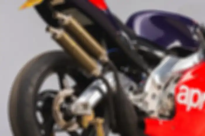 Aprilia RS250 Racing Replica dengan knalpot Arrow