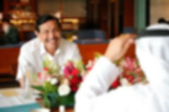 Menteri Koordinator Bidang Maritim dan Investasi, Luhut Binsar Pandjaitan tampil dalam podcast Deddy Corbuzier. Luhut kesal disinggung soal status.