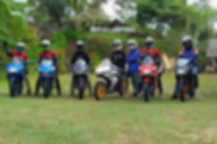Komunitas motor GSX Community Nusantara (GCN) Chapter Karawang (Chakar) mengadakan turing wisata, (18-20/6/2021).