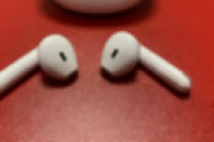 Desain earphone TWS semi-in-ear