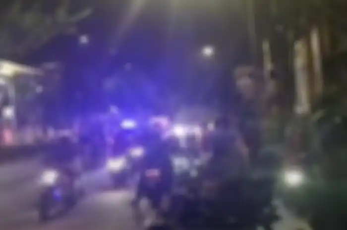 Video puluhan Paspampres mendatangi Mapolres Jakarta Barat, buntut adu mulut dengan anggota kepolisian.
