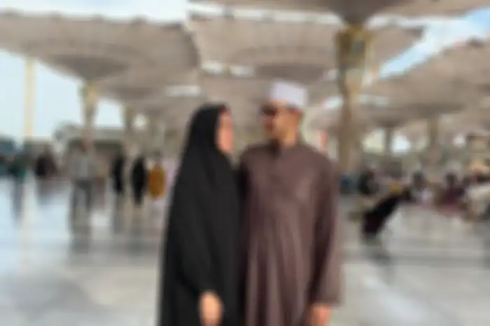 Kartika Putri membagikan kabar duka. Istri Habib Usman bin Yahya ini kehilangan sosok tercinta karena Covid-19.