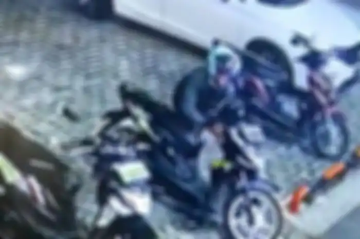 Maling motor yang terekam video CCTV di Buaran, Serpong. Telepon pemilik dan minta uang tebusan.