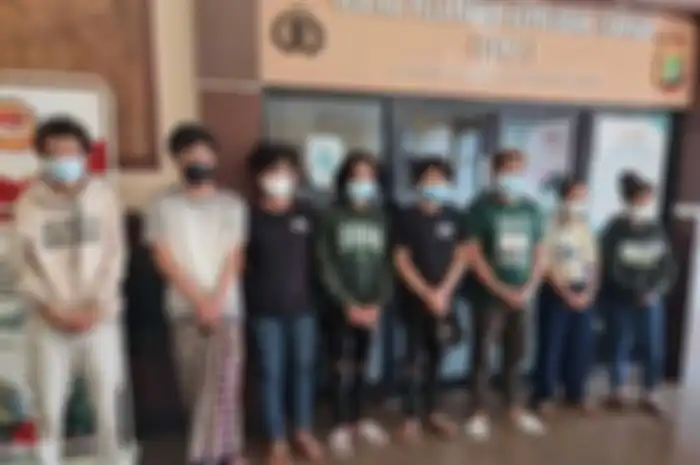 Pelaku yang sudah tertangkap. Foto Wajah Anggota Geng Motor Buron yang Mengeroyok Polisi di Cilandak, Umurnya Masih 18 Tahun