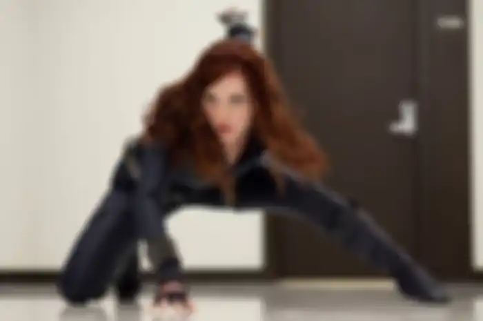 Scarlett Johansson sebagai Black Widow