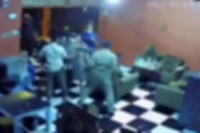 Rekaman CCTV pemukulan yang dilakikan oknum Satpol PP Gowa.