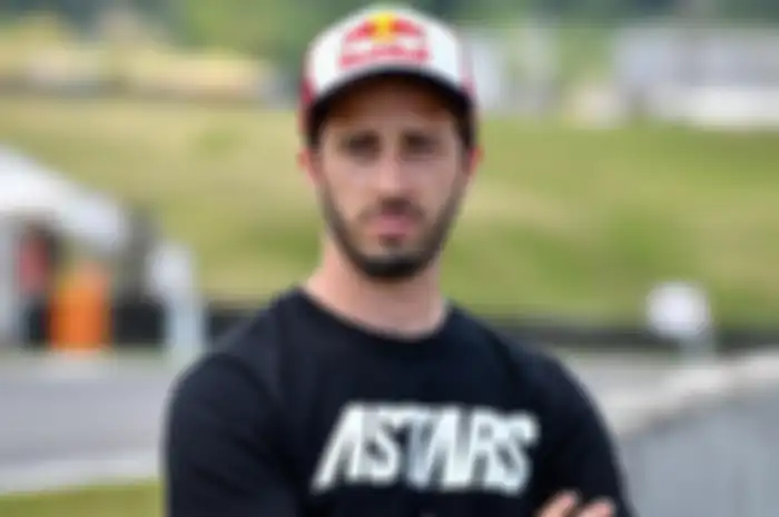 Kelar berlatih dengan jetski, mantan pembalap Ducati, Andrea Dovizioso bersiap untuk tes Aprilia RS-GP lagi, nih.