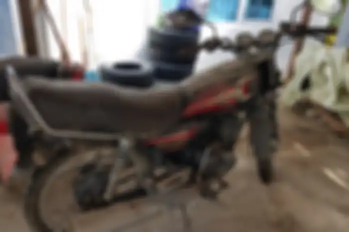 Yamaha RX King tahun 2007 dilelang murah meriah kondisi berbedu di parkiran