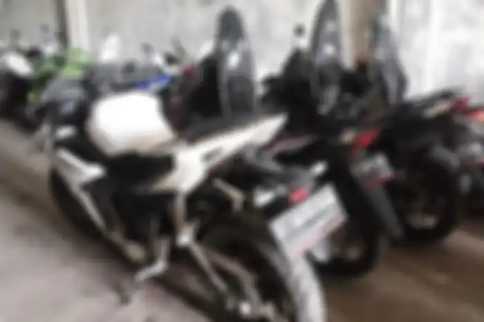 Ilustrasi nyerah bayar cicilan motor dan dikembalikan ke leasing.