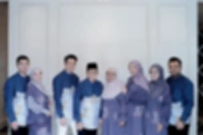 Ayah Irwansyah saat foto bareng keluarganya. Kondisi ibunda Irwansyah makin drop usai ditinggal pergi kekasih hati.