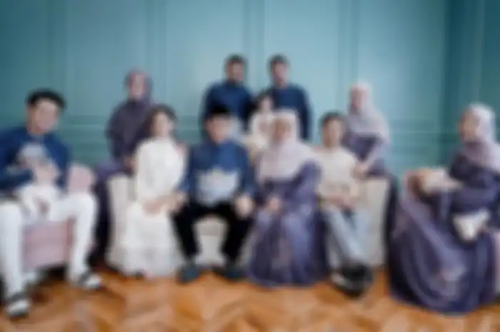 Ayah Irwansyah saat foto bareng keluarganya. Kondisi ibunda Irwansyah makin drop usai ditinggal pergi kekasih hati.