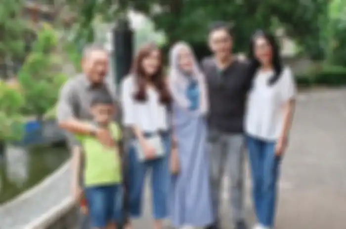 Ibunda Alyssa Soebandono Angki Wardani mengunggat cerai suaminya. Dulu, mertua Dude Harlino disebut lebih kejam ketimbang Jennifer Dunn.