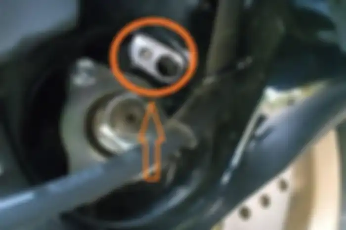 Lubang kecil fungsinya vital di arm Yamaha NMAX non ABS
