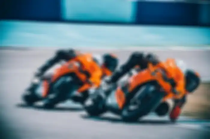 Bikin melongo, harga motor baru KTM RC 8C 2022 dijual lebih mahal dari mobil Toyota Innova Diesel Matic tipe tertinggi.