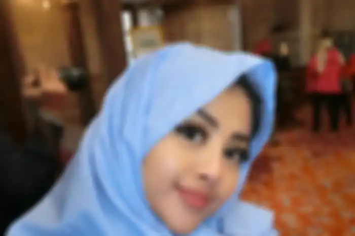 Foto Tania Ayu pakai hijab jadi sorotan. Nama model Tania Ayu terseret dalam kabar prostitusi online artis berinisial TA dengan tarif Rp 30 juta. 