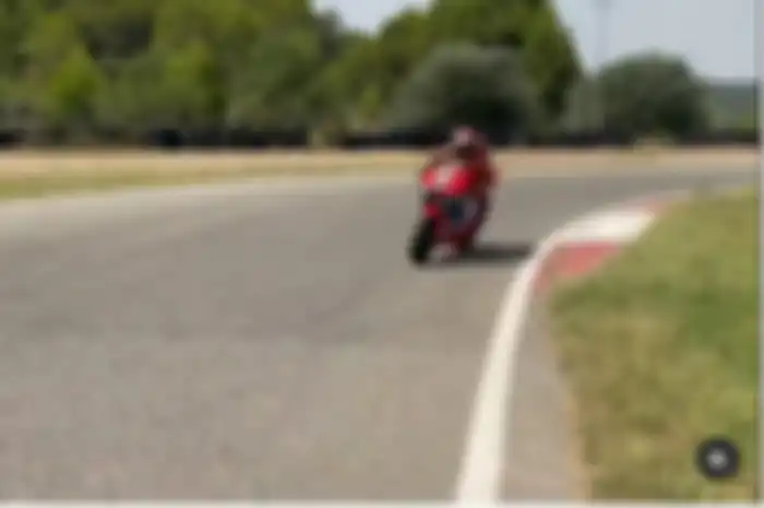 Jelang MotoGP Styria 2021, pembalap tim Repsol Honda, Marc Marquez terciduk sedang latihan di sirkuit.