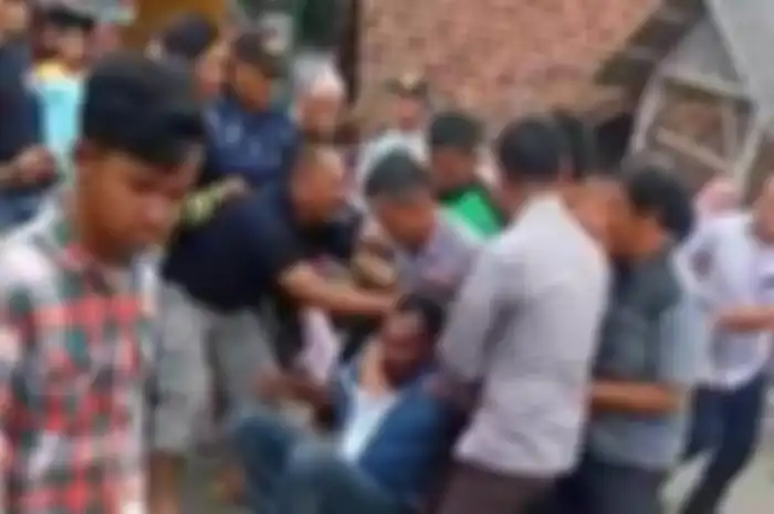 Foto ilustrasi mantan PM yang bantu debt collector dihajar massa di Majalengka Jawa Barat