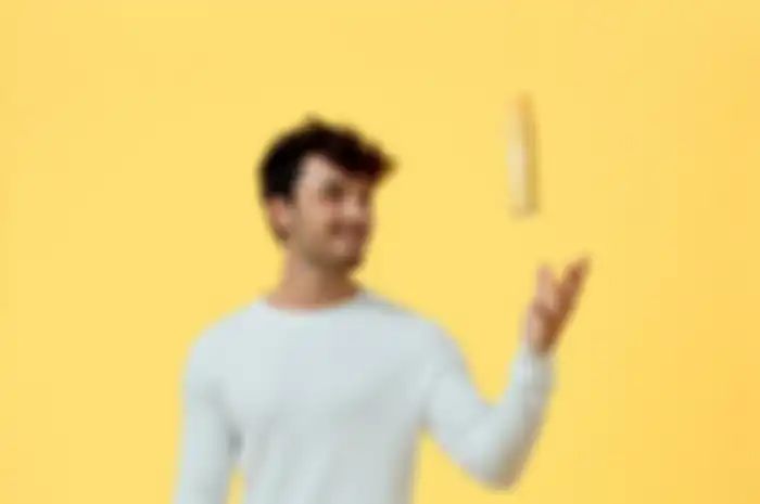 Kenapa Kulit Kita Tetap Butuh Sunscreen Meski Seharian di dalam Rumah? 