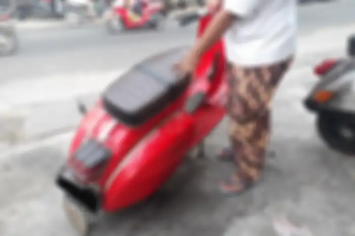 Alasan Vespa 2-tak sering dimiringkan ke kanan sebelum distarter, akhirnya bisa tidur nyenyak.