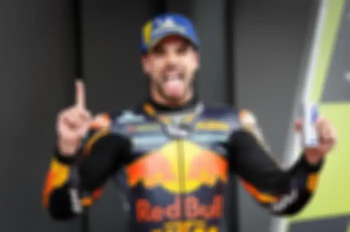 Pembalap MotoGP tim Red Bull KTM Factory Racing, Miguel Oliveira resmi menikahi adiknya sendiri, ternyata punya banyak prestasi.