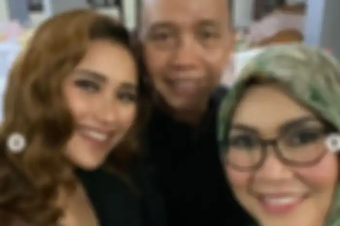 Ayu Ting Ting, ayah Rozak dan Umi Kalsum 