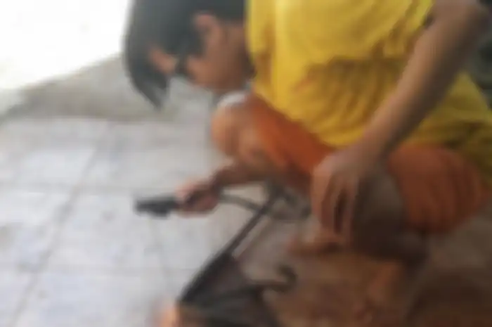 Suka bermain game, kabir ke warnet, tapi Zetta pelajar SMM nggak lupa membantu pekerjaan ortu, termasuk mengejar cita-cita di bidang IT. 