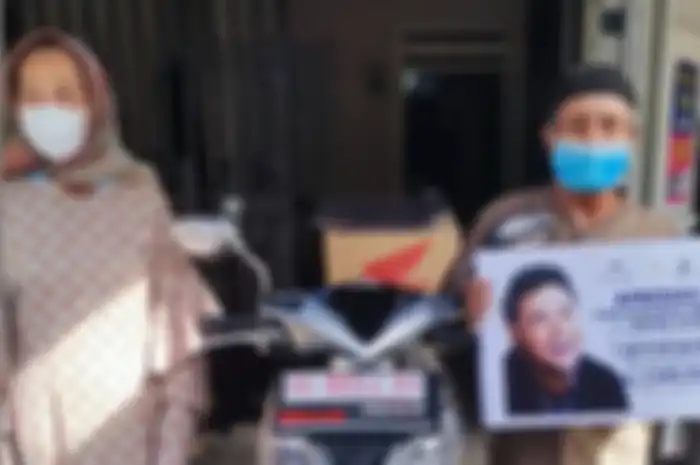 Viral video seorang kakek yang menggowes sepeda sejauh 15 km untuk vaksin, artis Ivan Gunawan langsung menghadiahi Honda BeAT.