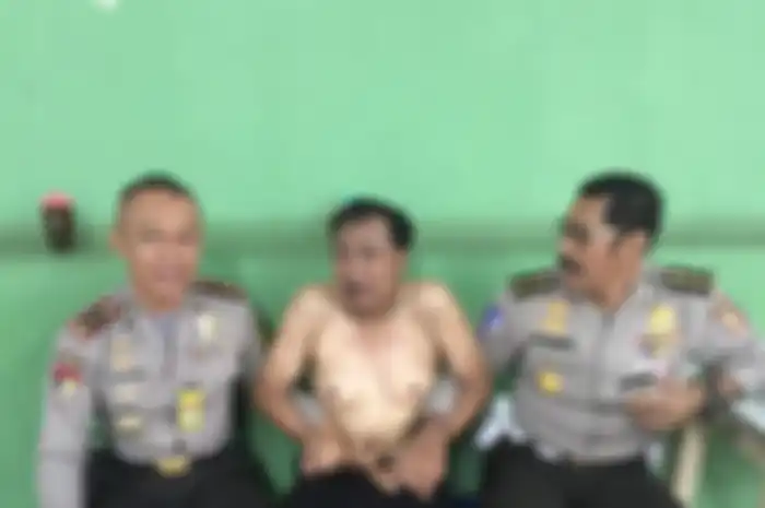 Anak sulung pelawak Doyok meninggal dunia karena Covid-19. Ini alasan Doyok tak mau bawa sang anak ke RS.