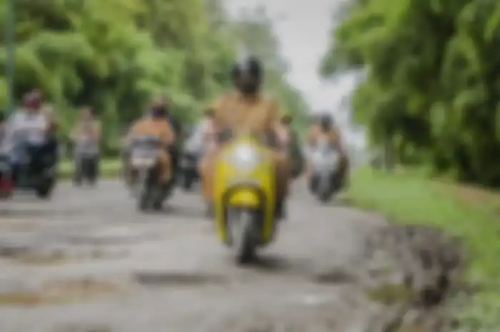 Meski punya harta Rp 54 milyar, Walikota Medan, Bobby Nasution kepergok naik motor sendirian lakukan hal ini ke warganya.