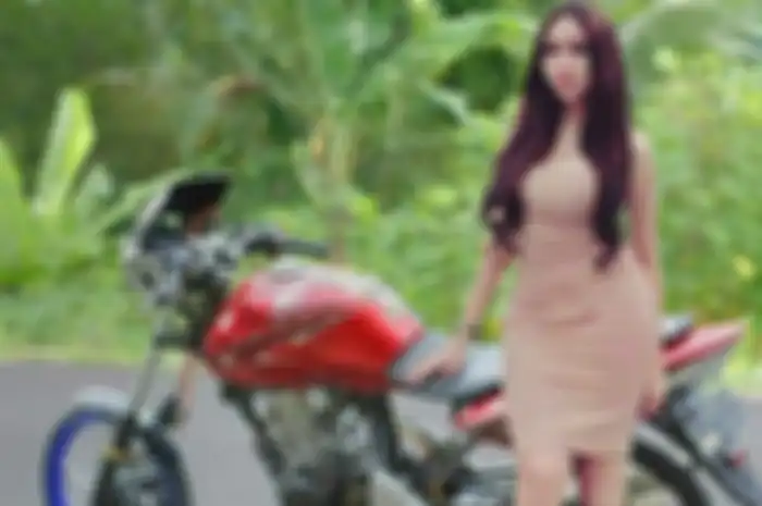 Foto editan Lucinta Luna berang motor Honda Tiger