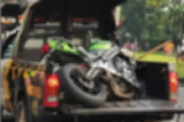 Kecelakaan maut setelah biker moge Kawasaki ER-6n sunmori tabrak emak-emak