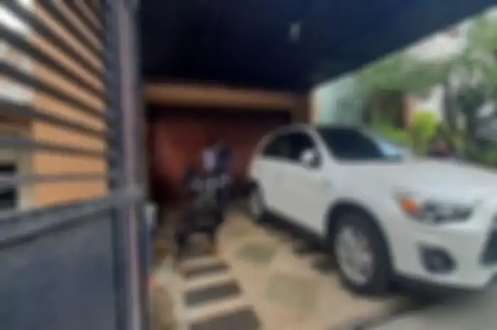 Mitsubishi Outlander Sport berada di garasi rumah anak Akidi Tio, Heriyanti