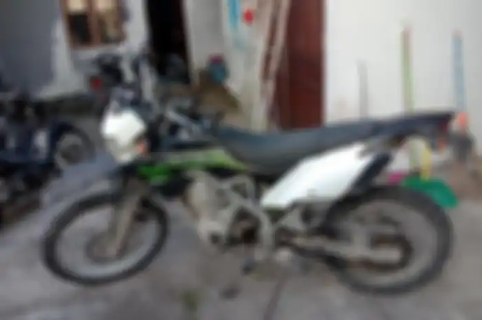 Foto ilustrasi. Harga motor bekas Kawasaki KLX 150 termurah Rp 24 juta setelah versi terbarunya meluncur.
