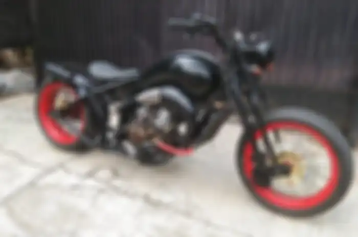 Lawan kodrat, Ninja 150 RR 2-tak kena modifikasi ala 'Old School Dragster'.